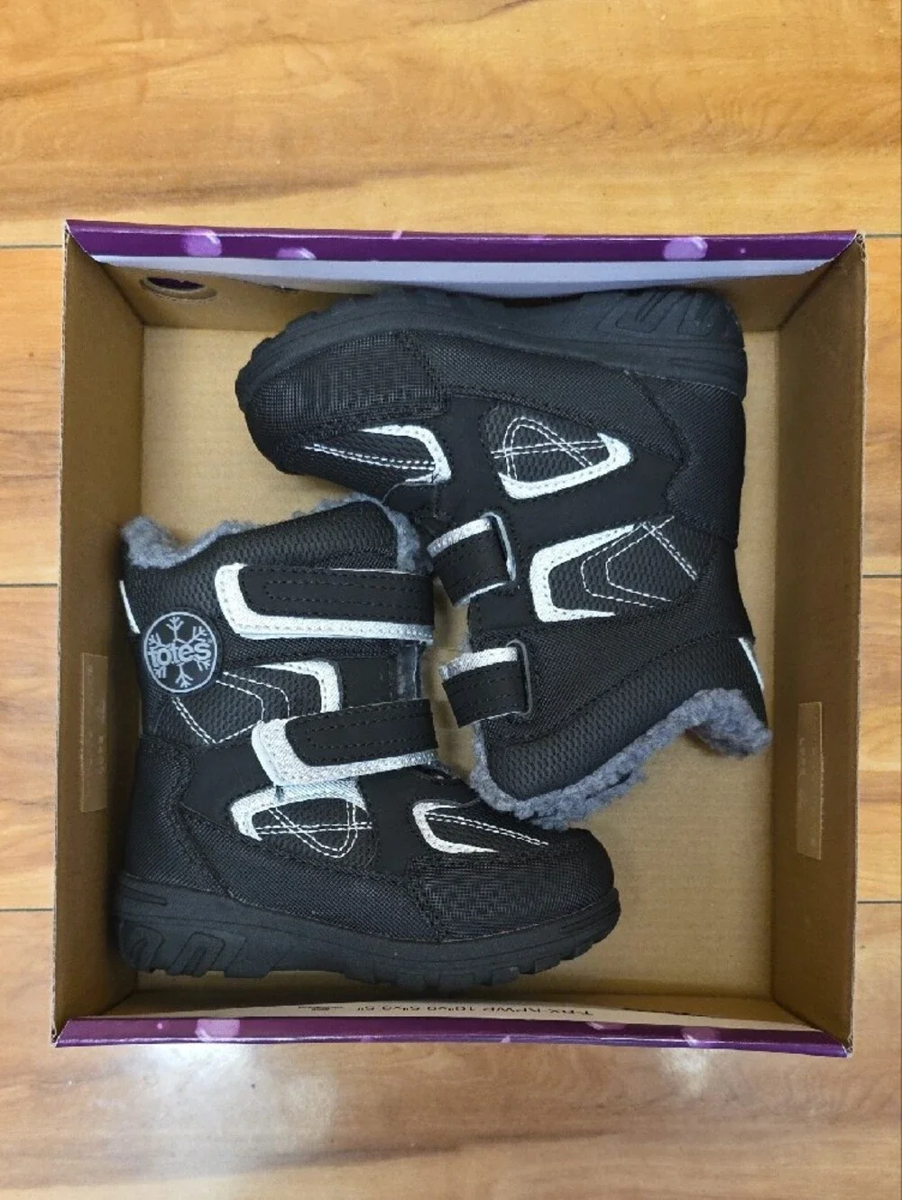 NEW Totes Tayton Waterproof Insulated Flat Heel Winter Outdoor Boots Sz 8T